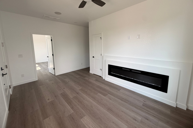 Entry room - Home Perfect for 7 Roommates