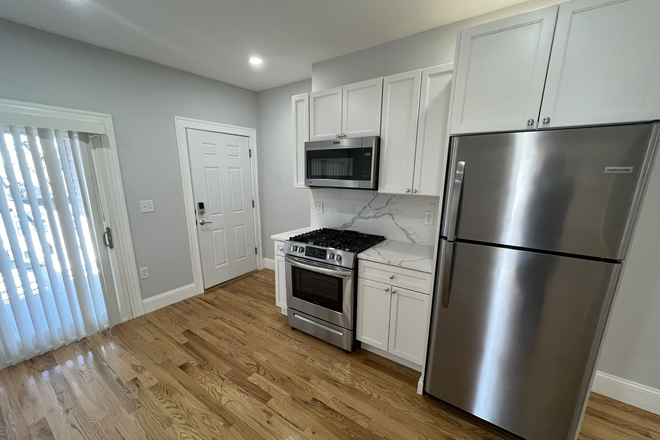 . - LOCATION!! 2 Bed / 1 Bath w/LAUNDRY IN UNIT! Avail 9/1/25! Apartments