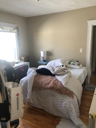 bedroom - Tufts  3Bdrm  4min Walk to Engineering & Science Bldg  $1175 per person  6/1/27 Apartments