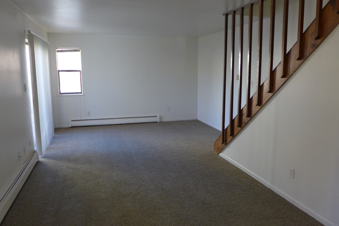 2 - AVAILABLE 6/5: 3560 Arthur Ct #1 Apartments