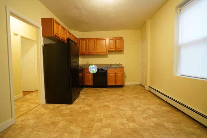 1 - AVAIL NOW-Right off Mass Turnpike in Allston with NO BROKERS FEE Apartments