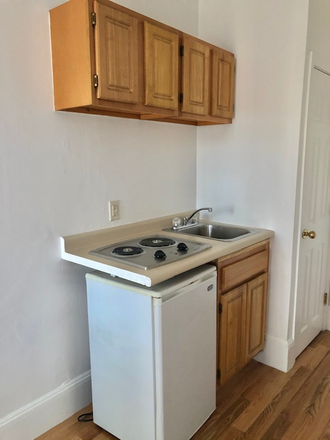 KITCHENETTE - NO BROKER FEE - UNFURNISHED STUDIO AT 1061 BEACON STREET, BROOKLINE AVAILABLE SEPTEMBER 1, 2026 Apartments
