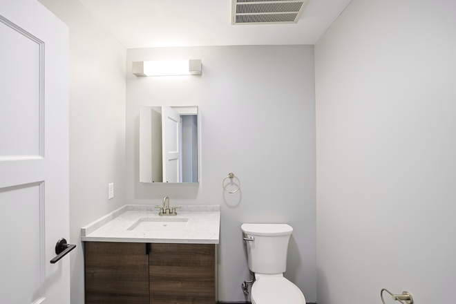 bathroom 1 - 1 bed in 3bd 1.5br Apartments