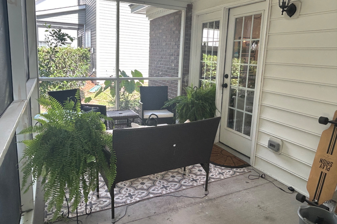 Screened in porch - Fenwick Commons Townhome