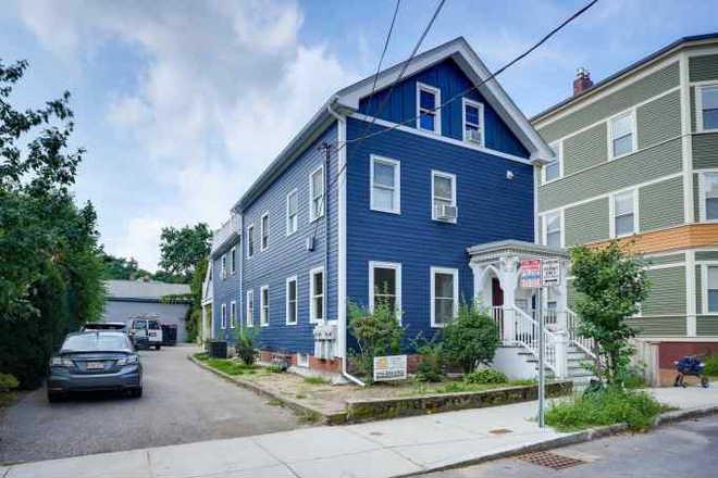 living - all renovated 3 bed 1.5 baths, in central sq Apartments