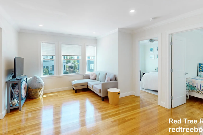 Living Area - Apartment very close to Boston College Campus