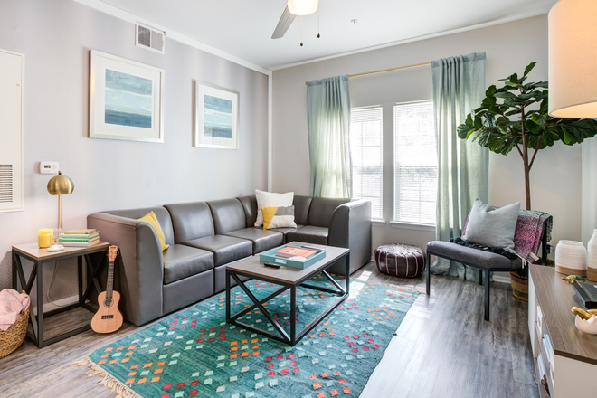 Orion-on-Orpington-Off-Campus-Apartments-Near-UCF-Orlando-Fully-Furnished-4-Bedroom-Apartments-Common-Area-Living-Room - Orion on Orpington Apartments