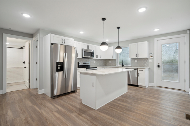Kitchen - 1511 N 17th St Apartments