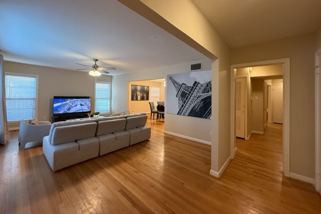 Living/Hallway - Short-Term Housing 5 Minutes Walking or Biking Distance to RICE University Campus House