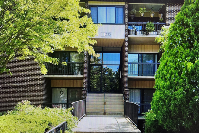 front entrance - Cherry Glen Condominiums