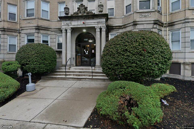 Outside Street View - (SHARED HOUSING) Spring/Summer 2B/1BR Boylston Street Apartment