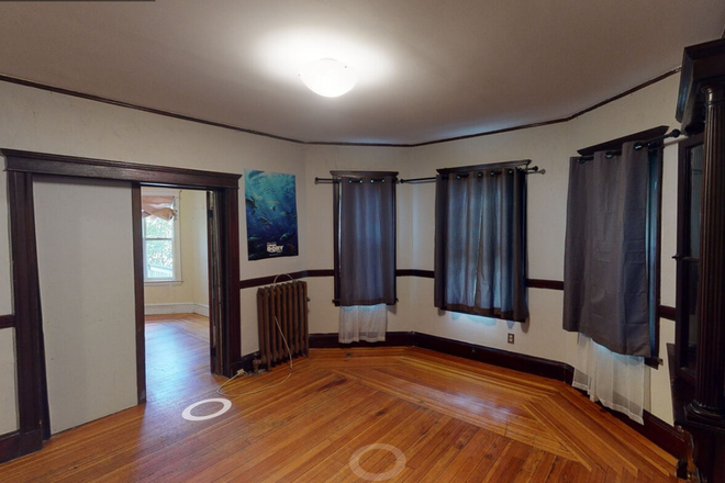 Call NOW for showings! 617-236-8600 - DEARBORN RD - HUGE DUPLEX 4BR/1BA NEAR TUFTS *AVAIL NOW* W/ PRCH, LNDRY IN BLDNG, PRKNG, DINING RM!