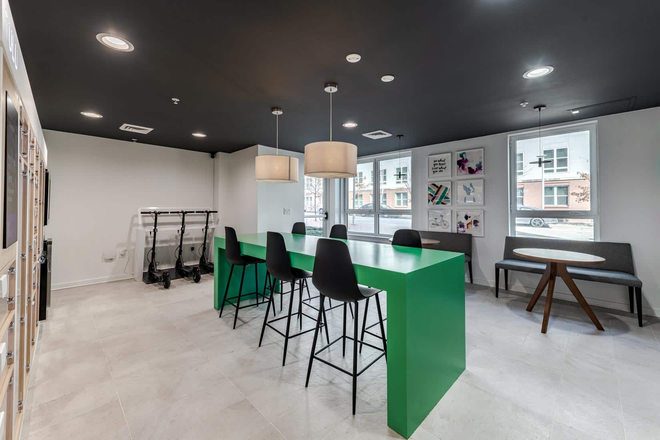 Lounge - Valentine Commons | Walking Distance Apartment