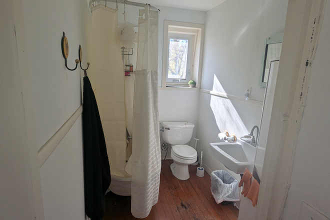 Bathroom - Harvard Sq. 2BR Summer (Can Rent Room Separately) Apartments