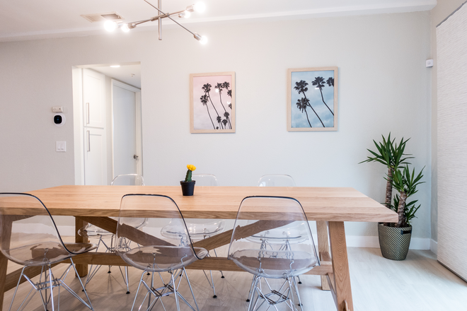 Common Area Dining - Furnished Bedroom in CoLiving Community Townhome