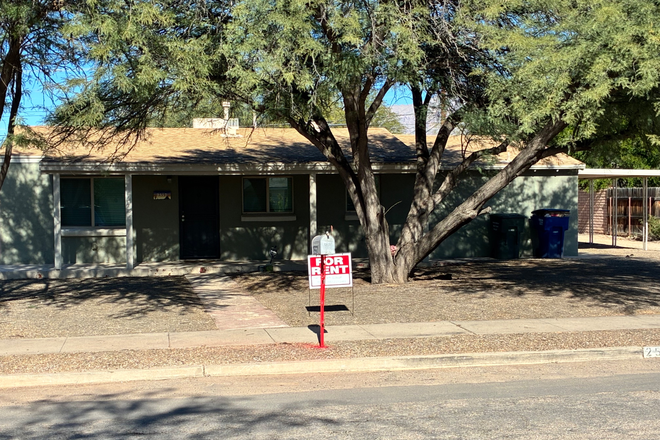 view from street - 3 BR / 2 Bath home with near campus