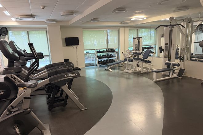 Gym - Private furnished studio near HMS available for June and/or July Apartments