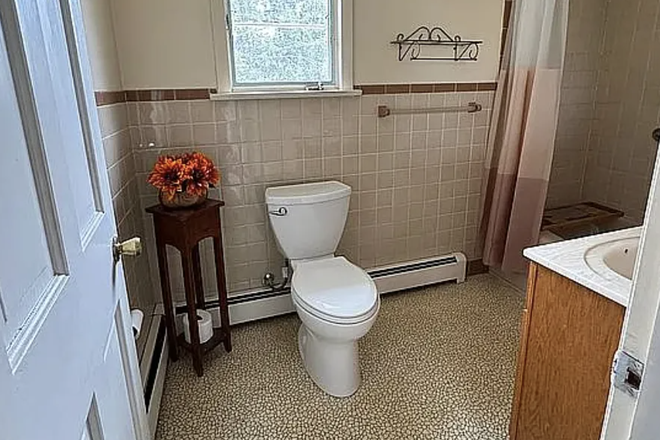 Bathroom - Spacious Willimantic Home – Ideal for Students & Young Professionals