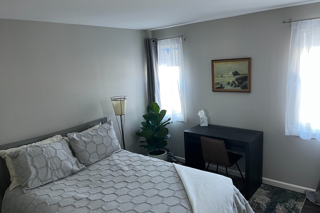 Walls are now a light maroon color. Will try to update these photos soon! - Shared 2-bd Condo w/ Mountain View