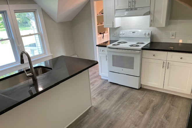 Kitchen - 38B South East St. Apartments