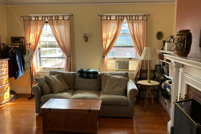 master bedroom - Perfect location for most schools and MGH; furnished rooms by the River, near  Red Line Station
