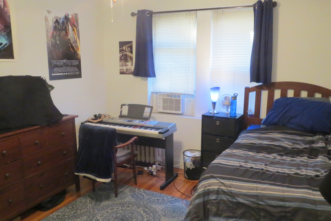 Bedroom - Renovated One Bedroom behind Whole foods walk to campus