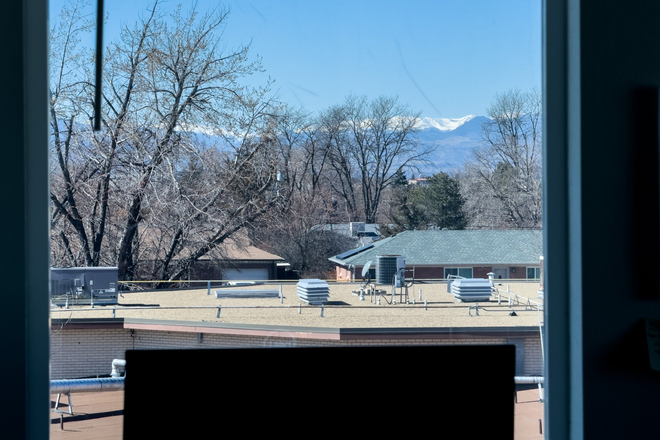 Mountain Views - Room for Rent in a Beautiful Townhouse - Close to Campus & Lowry