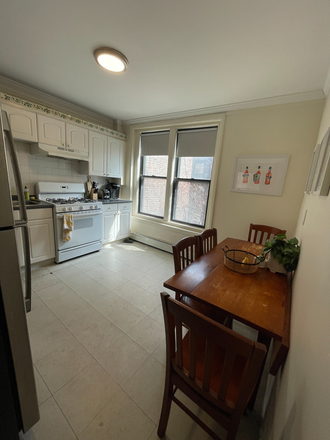 Call NOW for showings! 617-236-8600 - SHAWMUT AVE - *NO FEE* BROWNSTONE 3BR/1BA IN THE SOUTH END NEAR CAMPUS FOR *9/1/2026* W/ H&HW INC