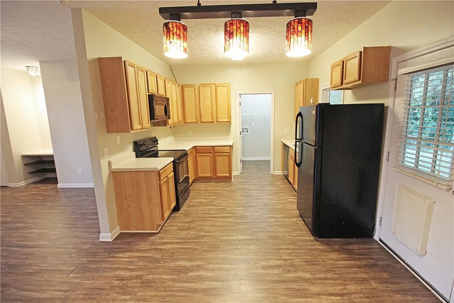 Kitchen - Ellis Street - House close to campus, Reasonable Rent