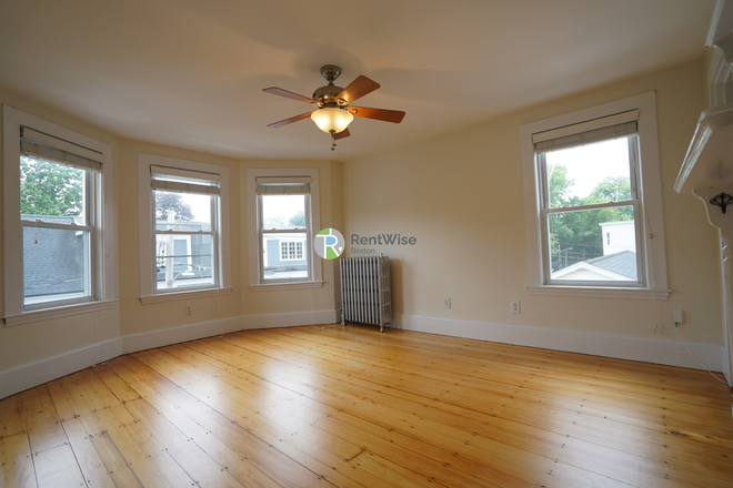 11 - JULY 2025 | 3 BED 1 BATH HALF FEE! | Laundry in Unit | Private Balcony + Share Backyard