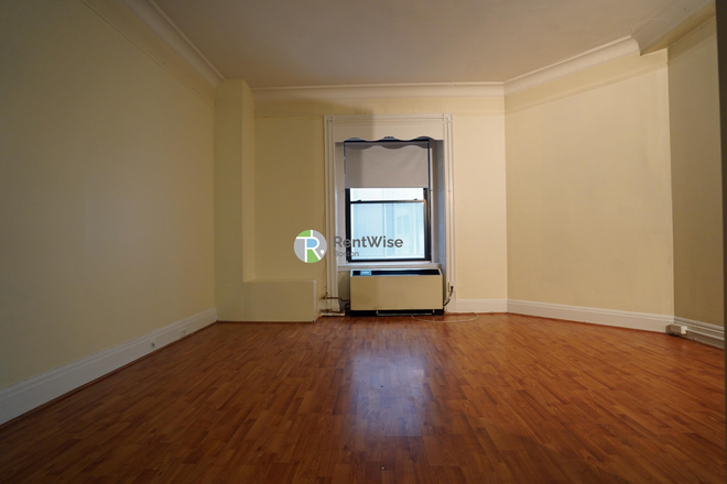 1 - May/June/July/Aug/Sept-NO BROKER FEE. Awesome Studios and 1 beds, Pets ok! Apartments