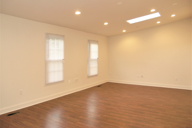 Bedroom - 6 Bed 3 Bath Spacious House