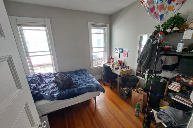 Bedroom for lease (1) - 1 bedroom in Mission Hill 4-bedroom
