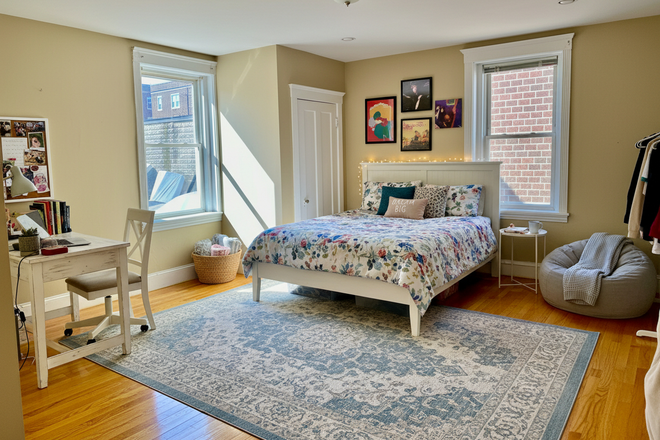 1 - OFF Campus Condo Living In Brookline 2-blocks from campus for 9/1/26 Reserve today