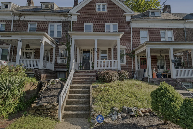 Exterior of house - Newly Furnished Townhouse