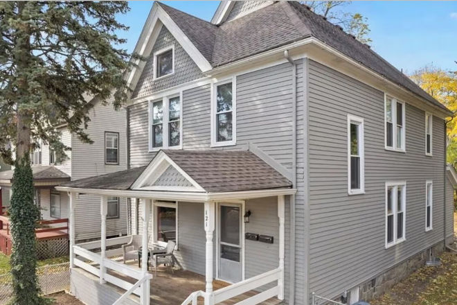 Exterior - Sunny Furnished 2BR/1BA downtown Ypsi, $2,250 inc. utilities, 20-30 min to U-M Central, Dogs OK! Duplex