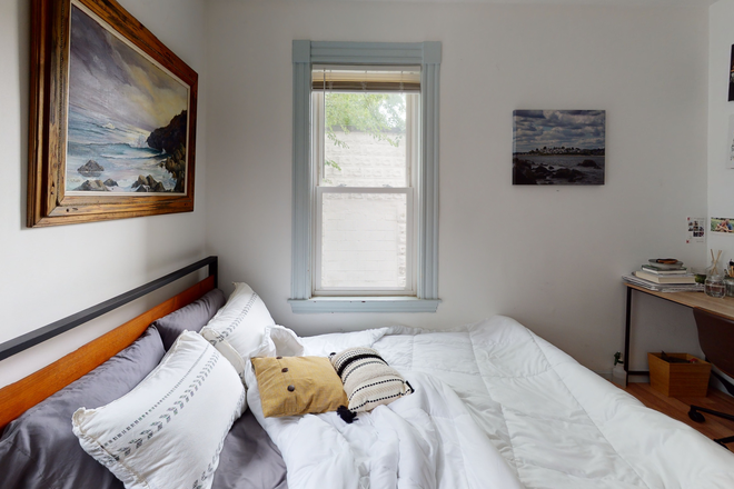 . - A beautiful first-floor apartment in a two-family house in a great location