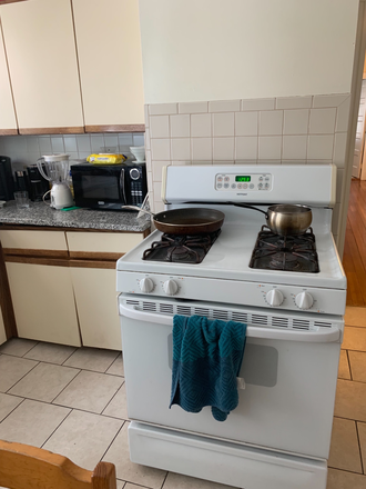 Gas range - Deluxe, Sunny and Spacious 4 Bedroom minutes to Harvard , MIT and Red Line! Apartments
