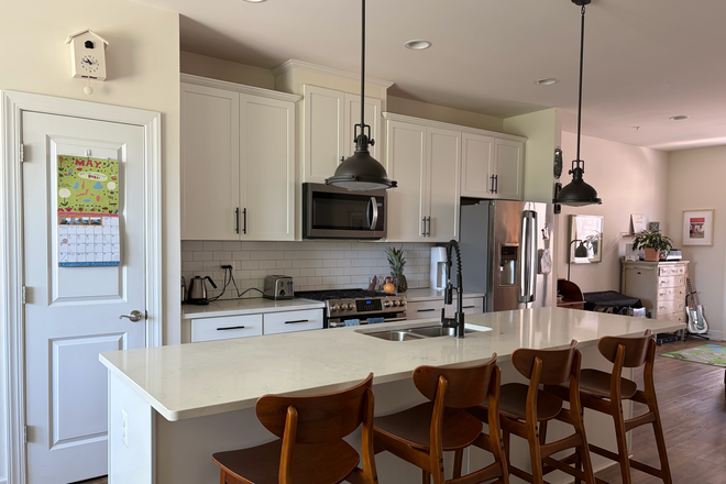 eat in kitchen - 3 bed townhome 1 mile from campus for rent