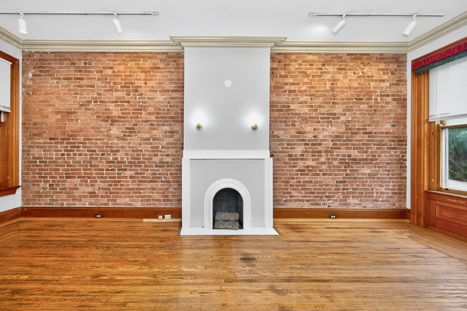 Living room - 28 -32 E. Hollister Street Apartments