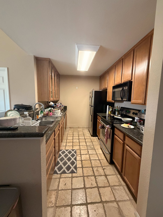 Kitchen - Lease Takeover for 1B1B, 5 min from UTC