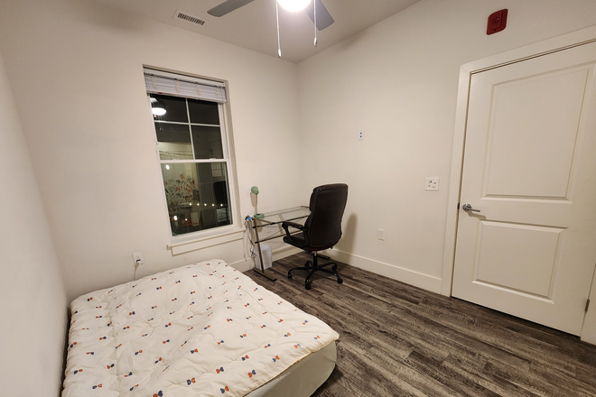 Bedroom - Summer Sublet in Amherst Apartments