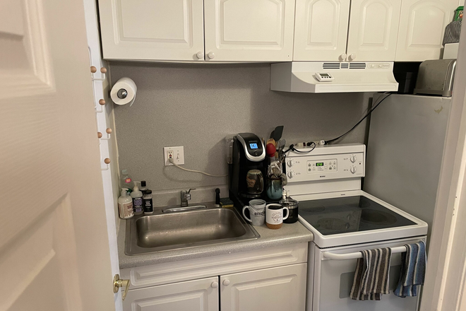 . - Front facing 1-bed on Symphony Rd. Contact Will McGowan 617.512.5822 Apartments