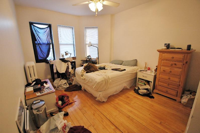 Bedroom - 3 Bedrooms are renting fast for 9/1!! Apartments