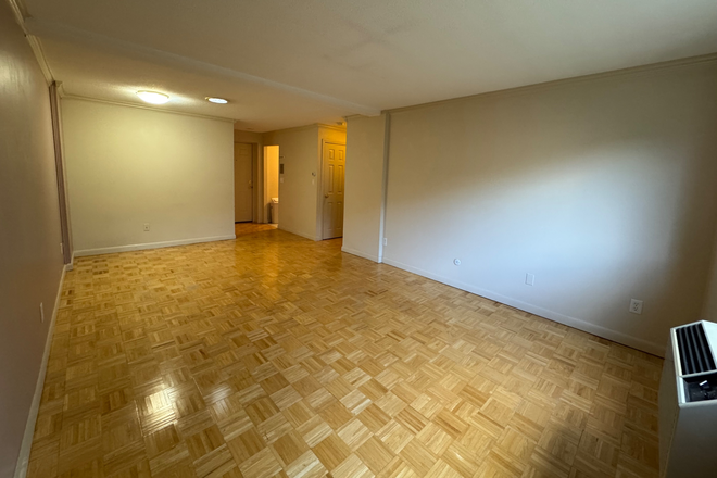 Living/Dining Room - Spacious, sunny 1br/1ba apartment with OFF-STREET parking near Harvard - Available 8/15!