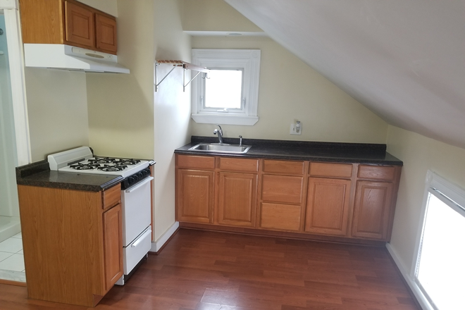 Kitchen - 12Armstrong Ave, 3rd Floor Right Duplex