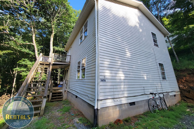 Photo - 2bd/1ba Upstairs Duplex Off Howard's Creek House