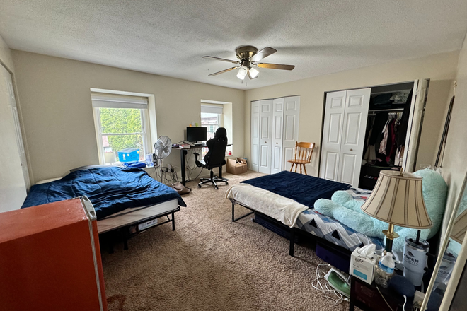 master bedroom - Private room in 2 bed 1.5 Bath Apartment