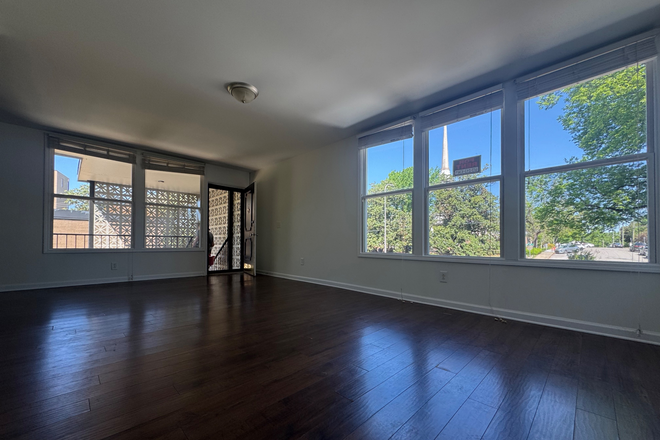 Living room / entrance - Beautiful West End Loft Condo