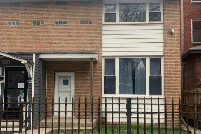 Front of home - Townhome with yard